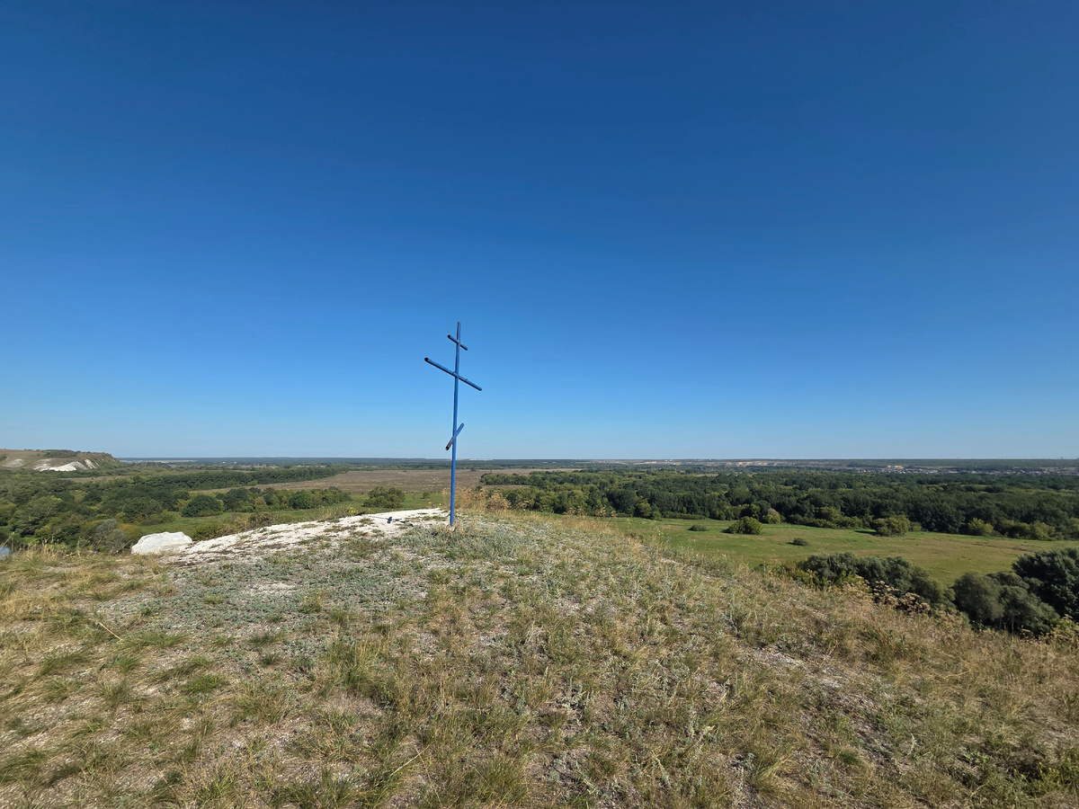 Мы пришли  с правой стороны горы.