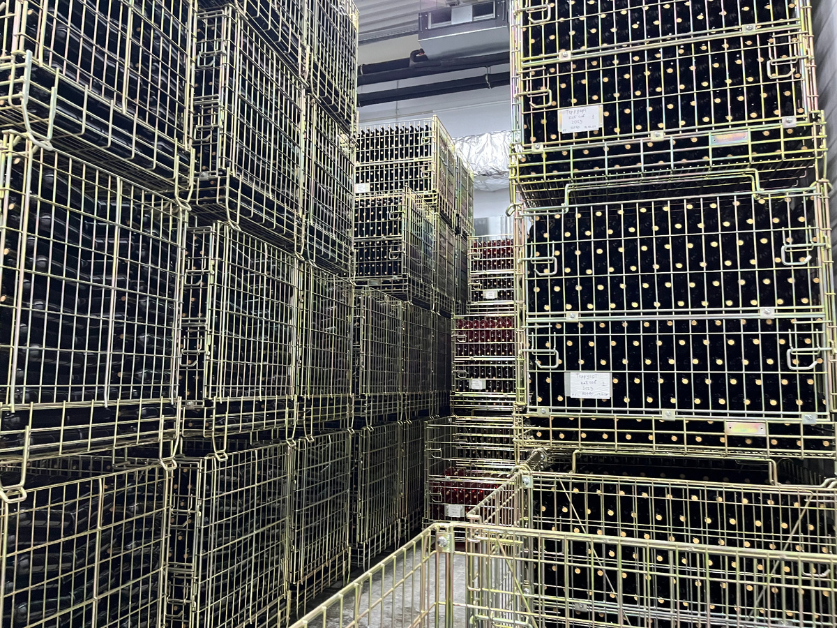 по меркам индустрии - это предприятие среднего размера