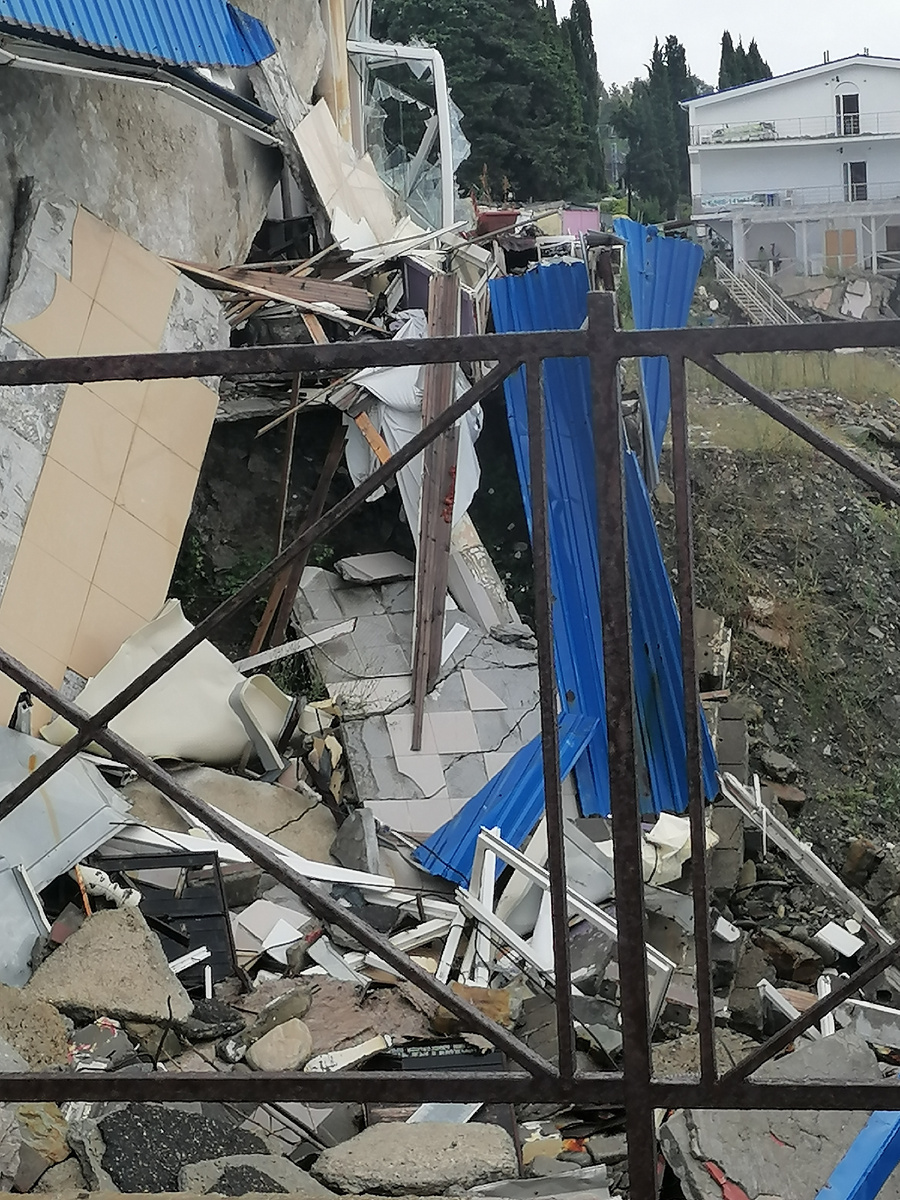 Набережная слева от меня