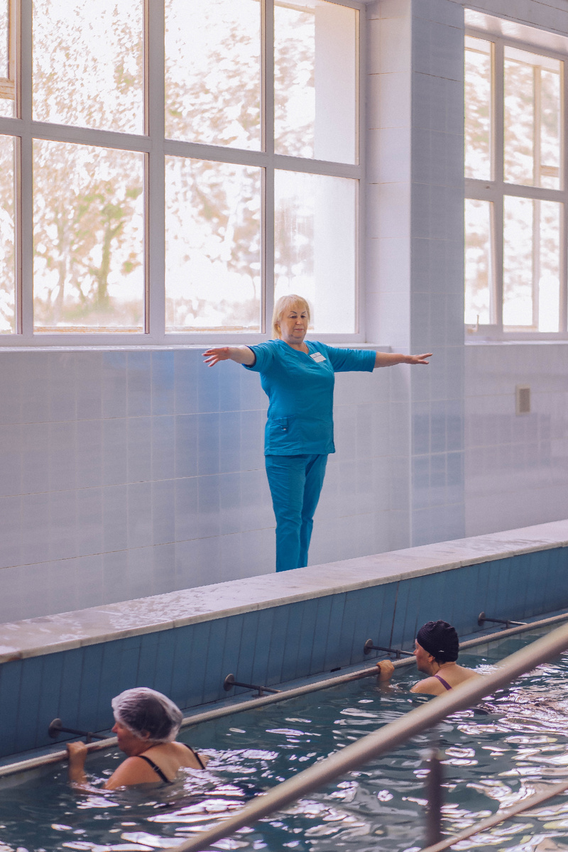 ЛФК в бассейне с минеральным рассолом в санатории имени Ленина, курорт Ундоры