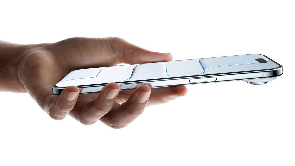    iPhone Air в руке Тимофей Кузнецов