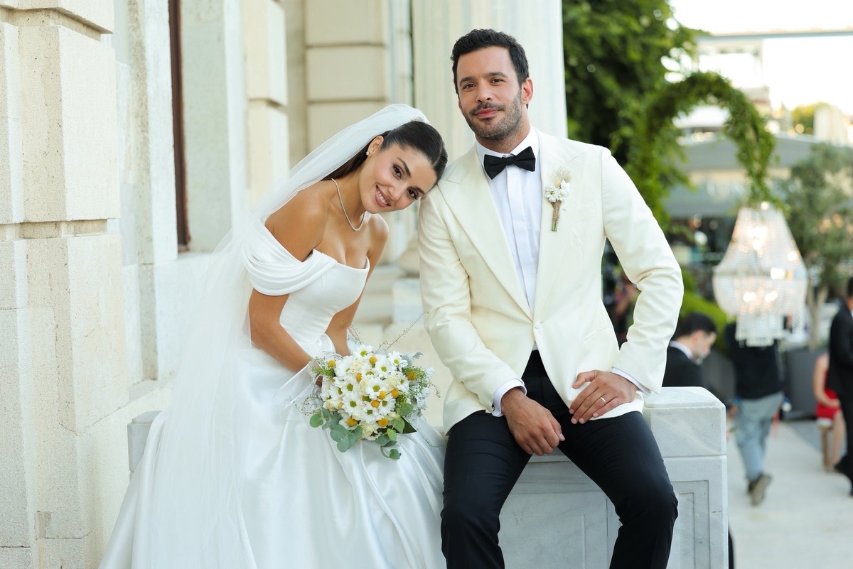 Ханде Эрчел и Барыш Ардуч в сериале «Любовь и слёзы». Фото: соцсети