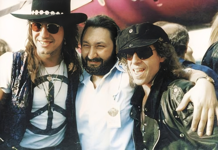 Слева направо: Ричард Самбора (Bon Jovi), Стас Намин и Клаус Майне (Scorpions) на рок-фестивале в Москве, 1989 г.