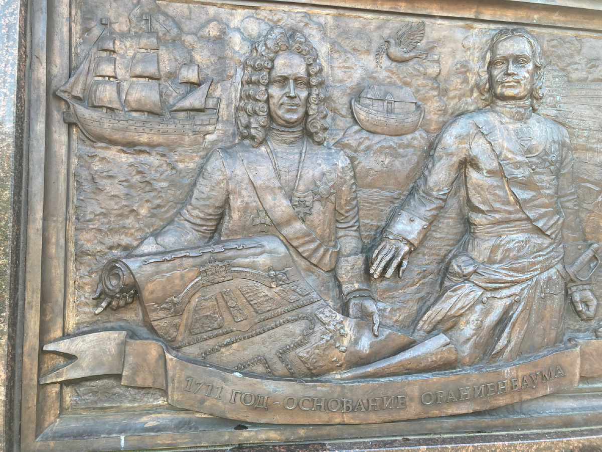 Основатели города- Пётр Первый и Александр Меншиков. Фото автора.