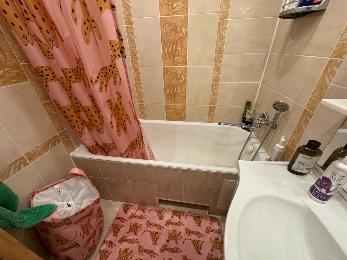    Замочили в тазу - и занавеска для ванной снова как новая: простое средство творит чудеса