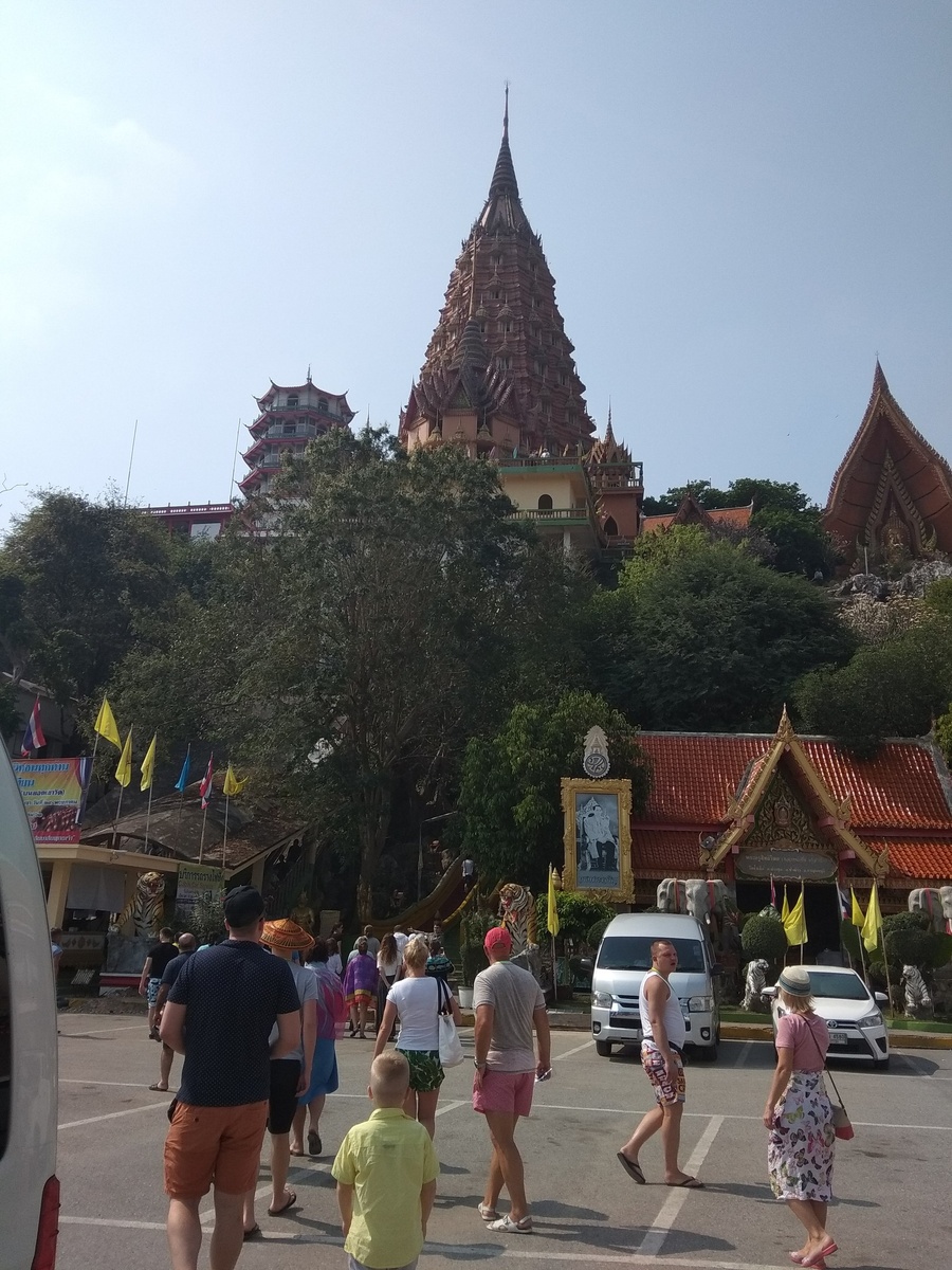 Не помню, как называется это место. Храм Будды.