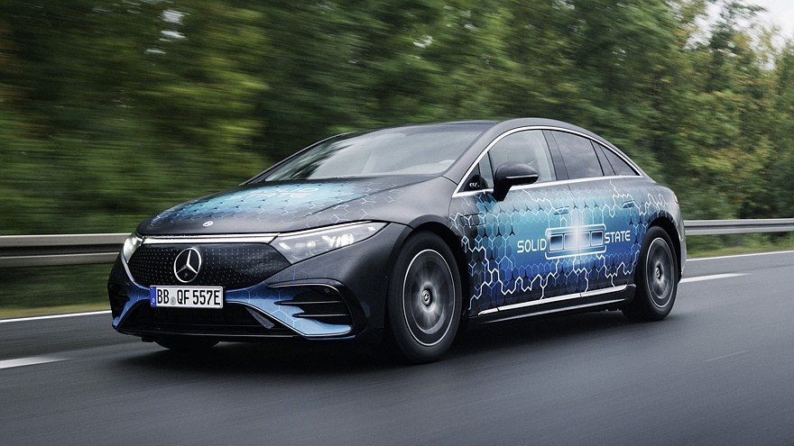    На фото: Mercedes-Benz EQS