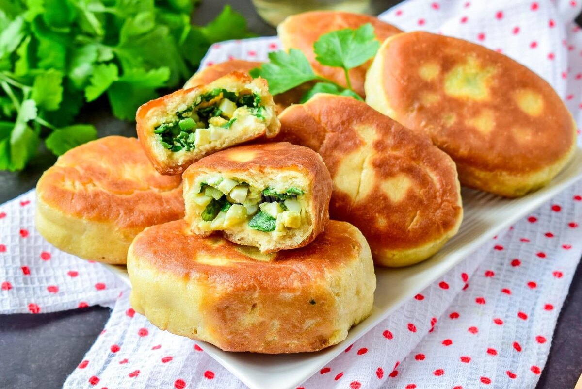 пирожки с яйцом и зелёным луком