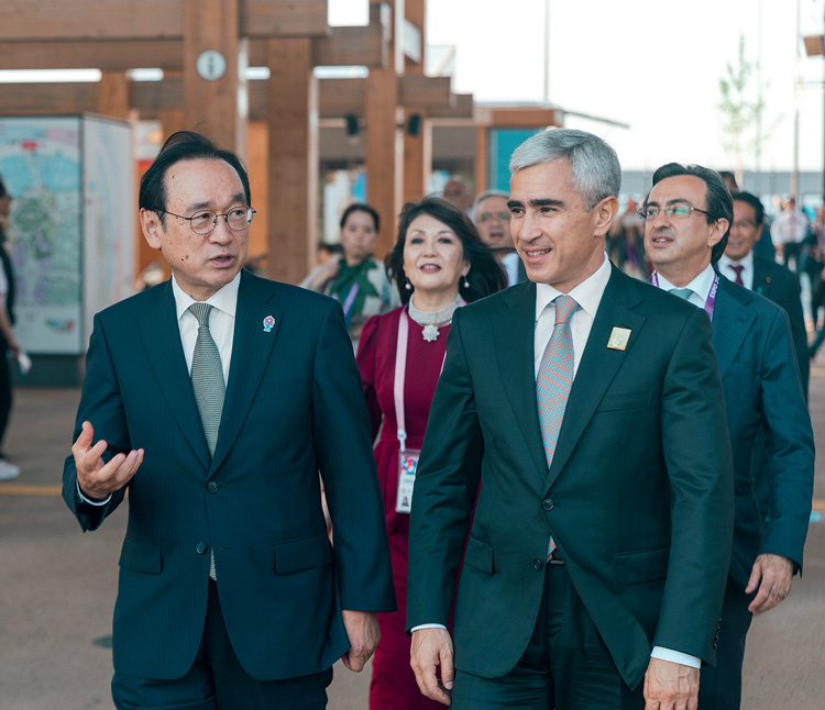 Помощник Президента Азербайджана Анар Алакбаров и главный комиссар Японии по Expo 2025 Кодзи Ханеда