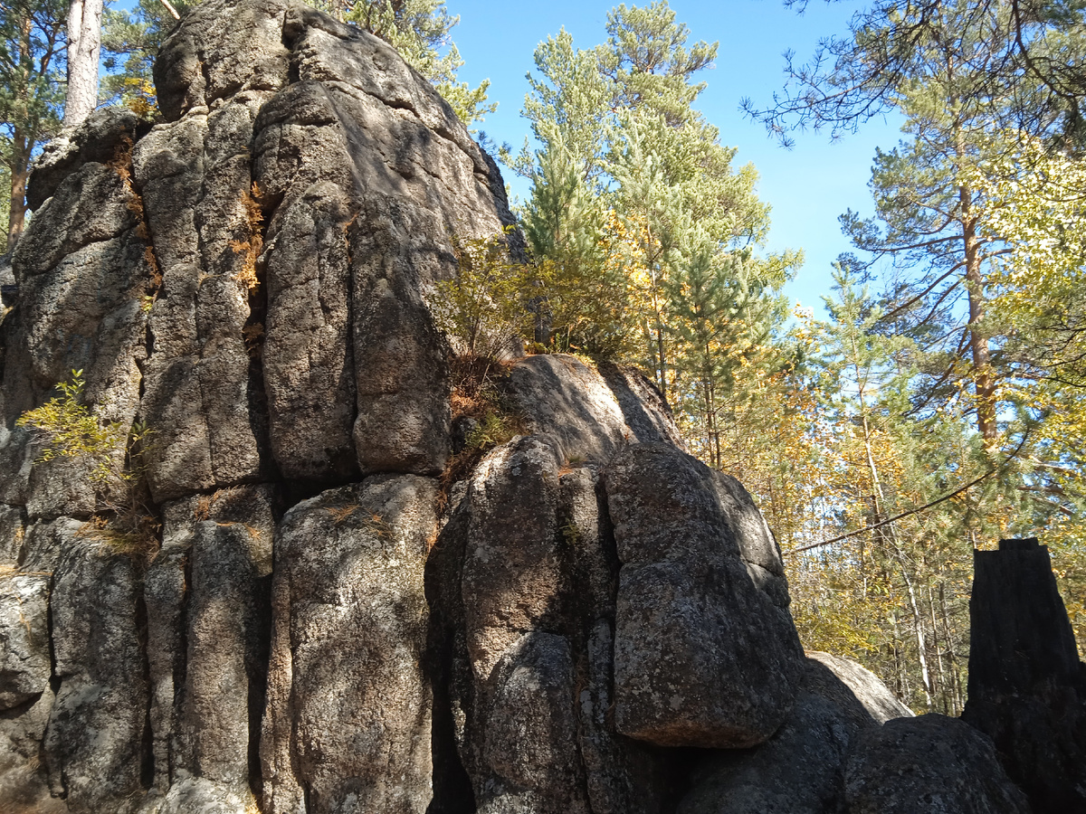 Вершина скальника Витязь.