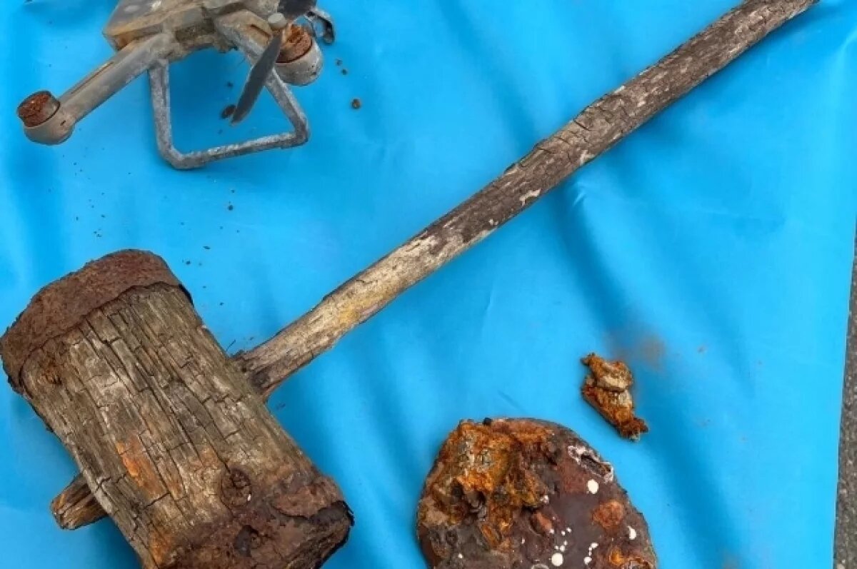    Найденные предметы на дне Байкала показали в Иркутске