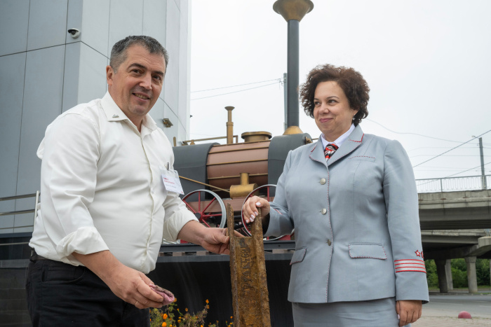    Анатолий Шулепов/ИД «Гудок». Павел Стромов и Татьяна Ермошина уверены в исторической ценности обнаруженного раритета