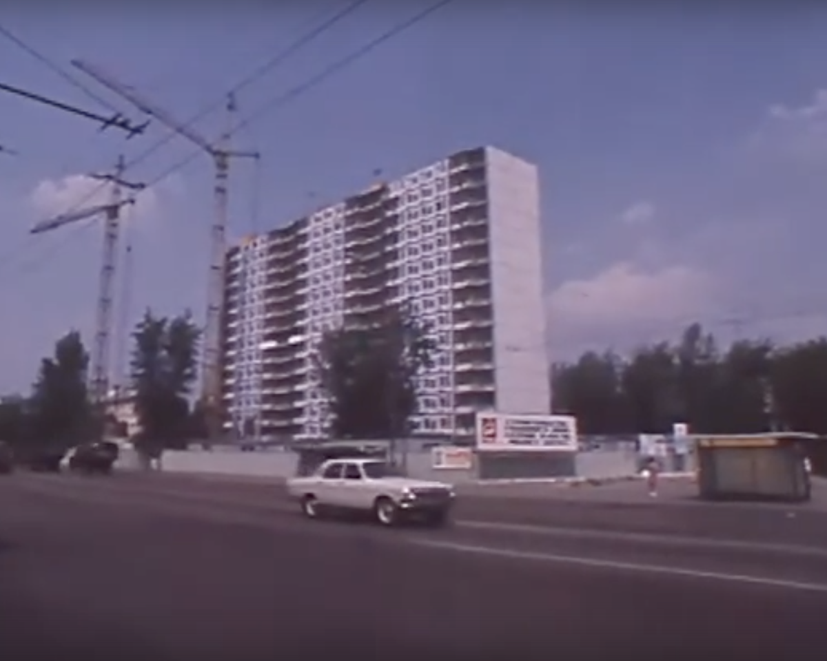 Ещё один кадр дома №22 из выпуска программы "Время" за 9 июня 1979 года.