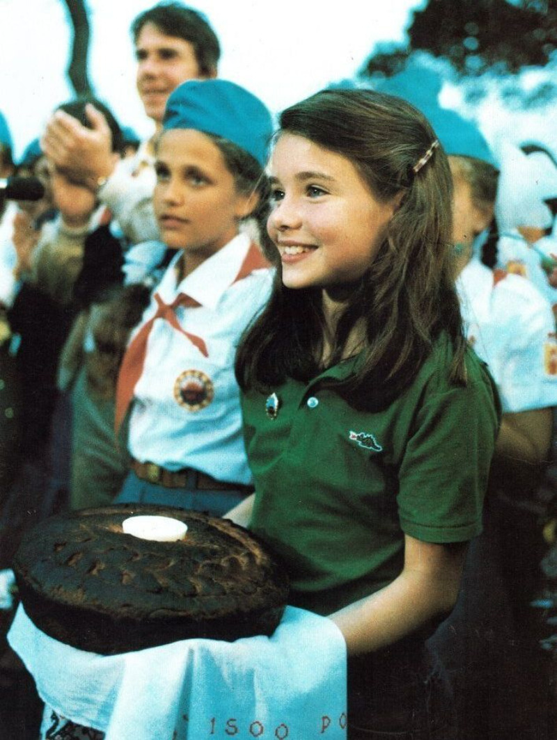 Саманта Смит со своей подругой Наташей Кашириной  ->