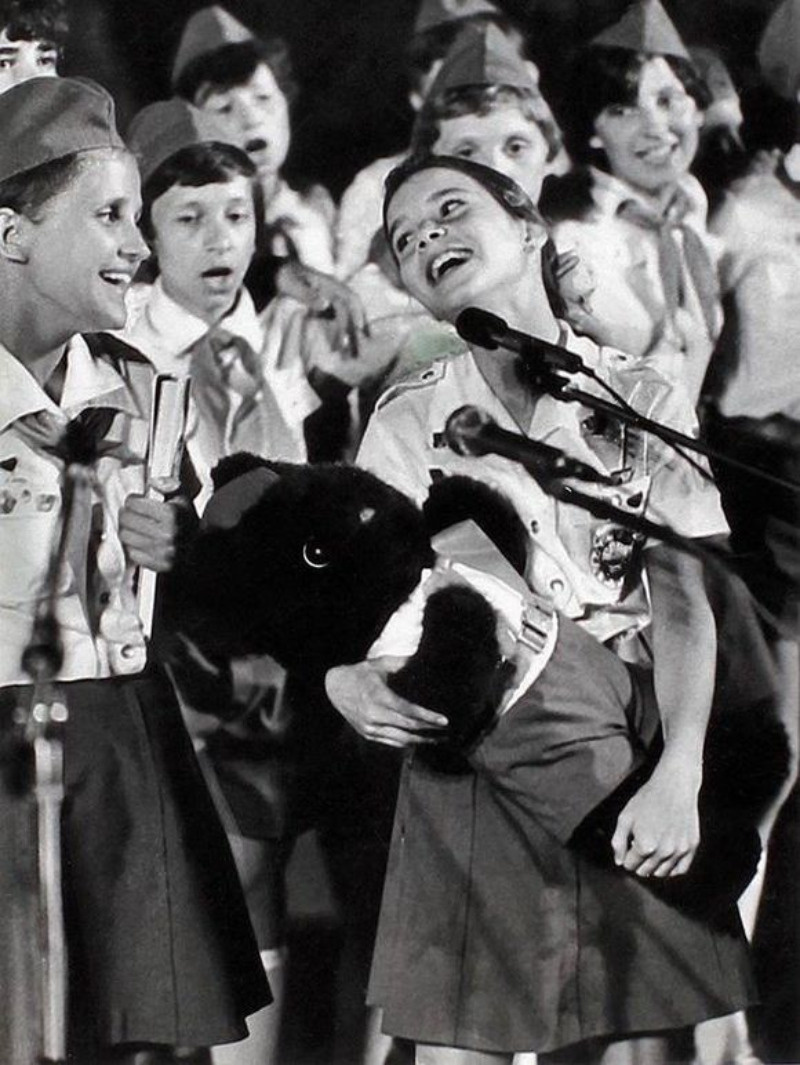 Саманта Смит со своей подругой Наташей Кашириной  ->