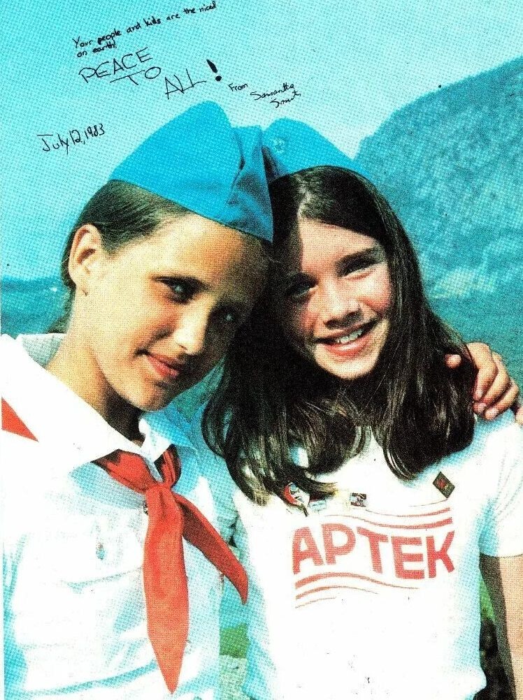 Саманта Смит со своей подругой Наташей Кашириной  ->