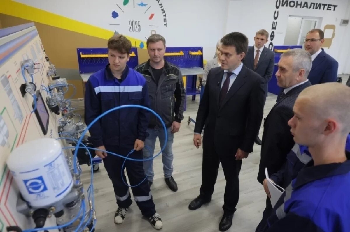    Губернатор пообщался со студентами техникума и узнал, готовы ли ребята работать по профессии.