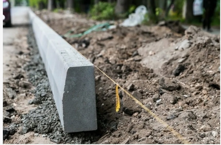 Бордюрный камень в Ижевске. Завод ЖБИ в Ижевске БрусчаткаПРО.рф, +7(3412)243-254, +7(950)176-18-85 (WhatsApp, Telegram)