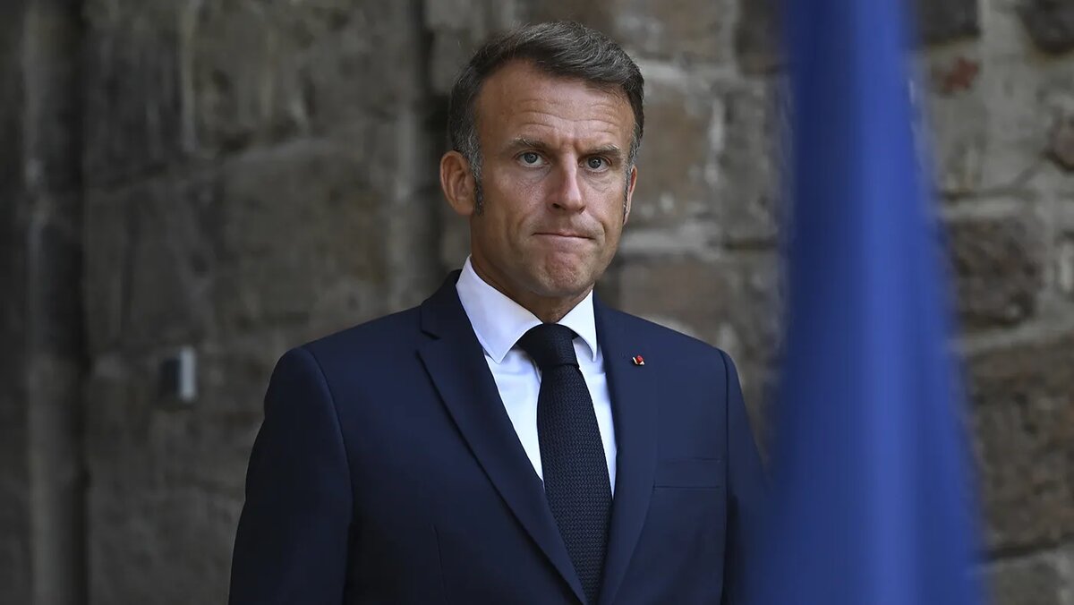   Philippe Magoni / AP- Президент Франции Эмманюэль Макрон