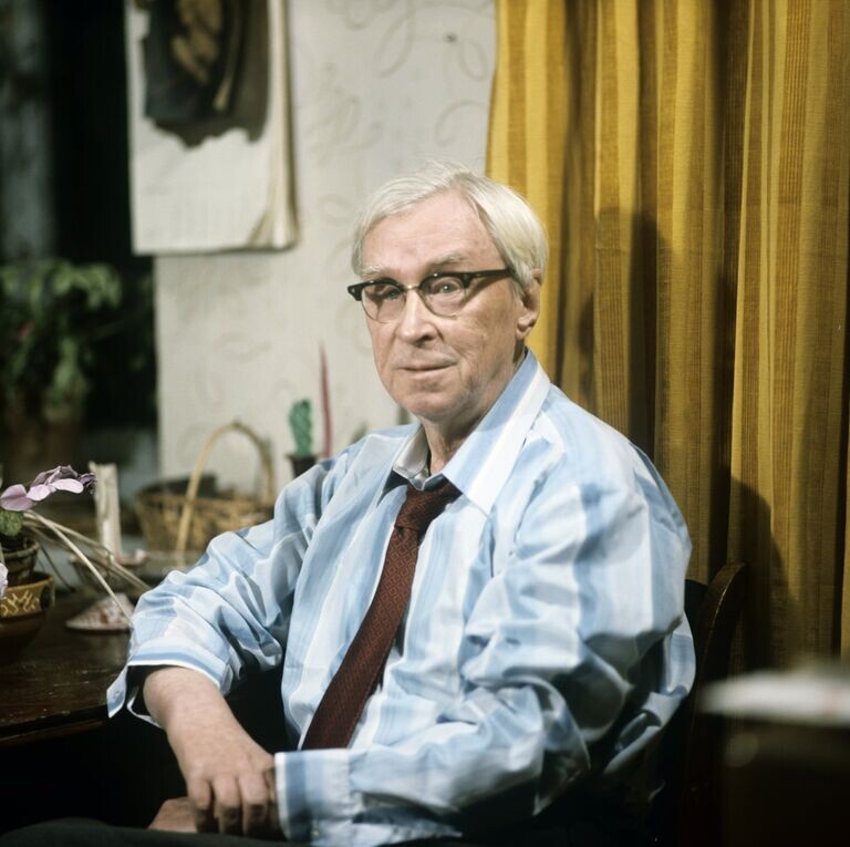 Эраст Павлович Гарин — советский актёр, режиссёр театра и кино, сценарист