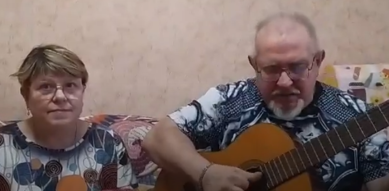  Н. Милованова-Сосновская, В. Степанов в процессе исполнения переделки.