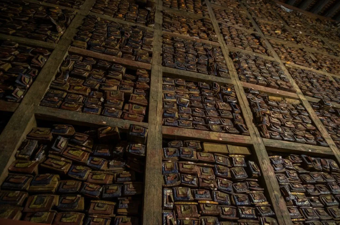 Манускрипты Сакья в Тибете