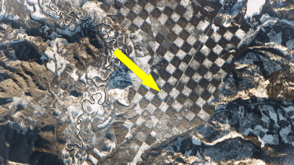    Гигантская шахматная доска на земле — таинственный рисунок вокруг реки Айдахо из космоса