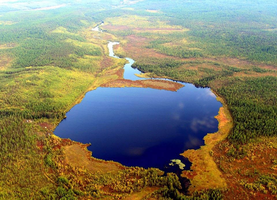 На территории Восточной Сибири был виден двигавшийся с юго-востока на северо-запад яркий болид c пылевым следом, сохранявшимся в течение нескольких часов, что закончилось мощным взрывом над незаселённым районом тайги