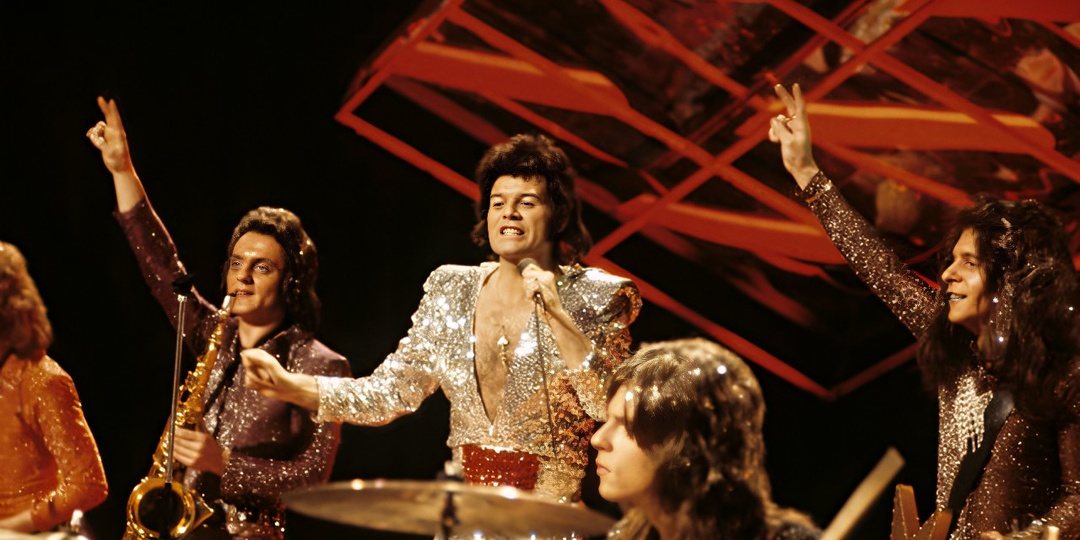 Как 15-минутный рок-марш стал шедевром глэма 1970-х?