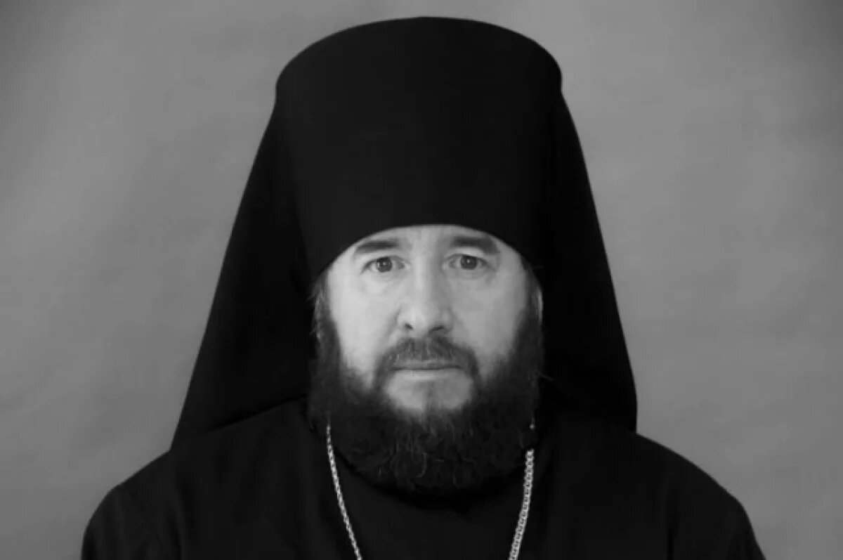    Настоятель храма иконы Божией Матери Донская г. Макарова иеромонах Димитрий (Луговской).