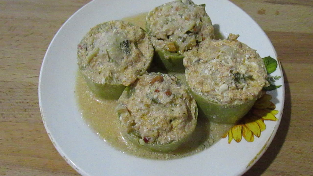 Фаршированные кабачки.