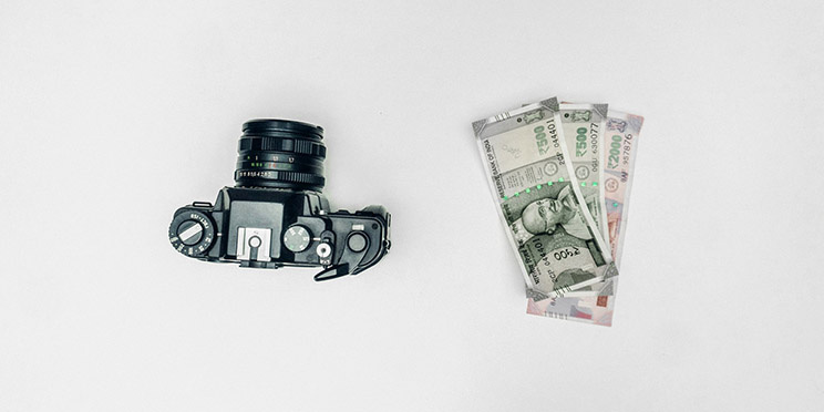 Среди фотографов есть шутка о том, что заработать на фотографии можно только одним способом: продав камеру. Но — в сторону чёрный юмор / Фото: unsplash.com