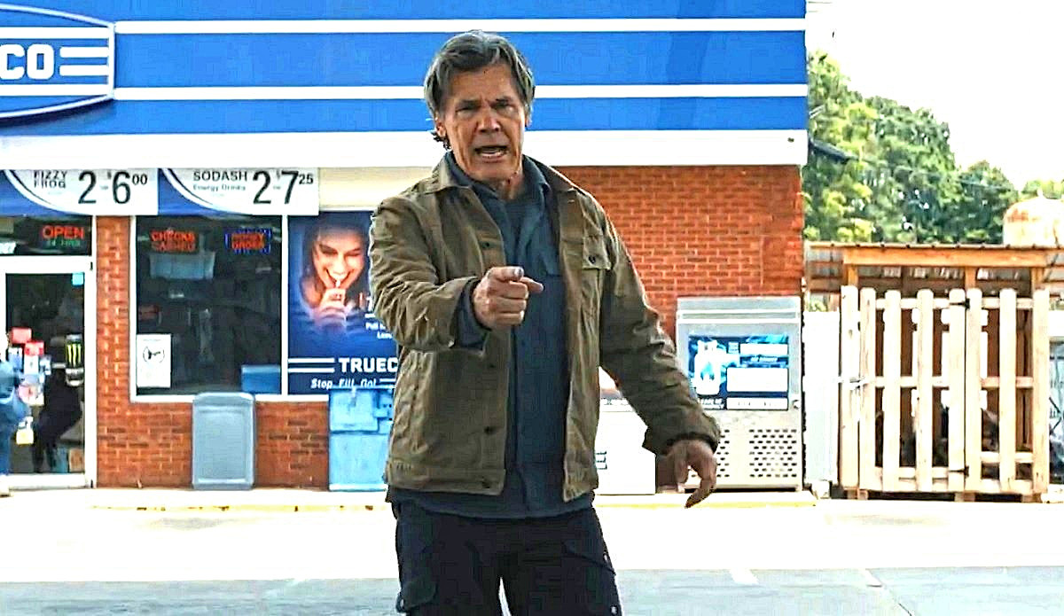 Ходят слухи, что после того скандального инцидента с Алеком Болдуином многие актёры бояться нацеливать на операторов даже палец. 