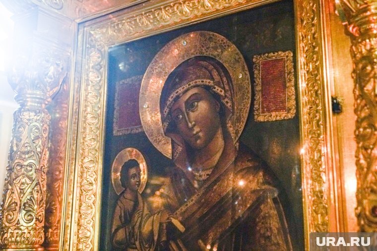  Женщина в Крыму пыталась пронести икону со взрывчаткой в здание ФСБ  📷
