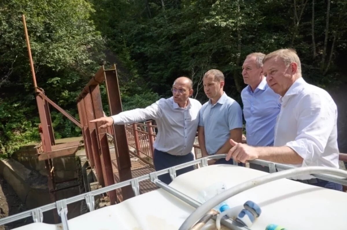    Работы по ремонту и очистке верхнего водохранилища на ручье Больничном стартовали.