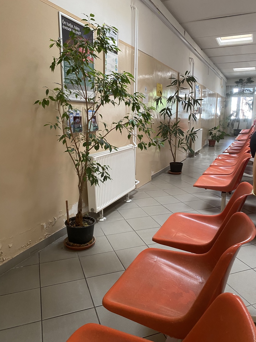 маленькое помещение, в котором принимает только семейный врач