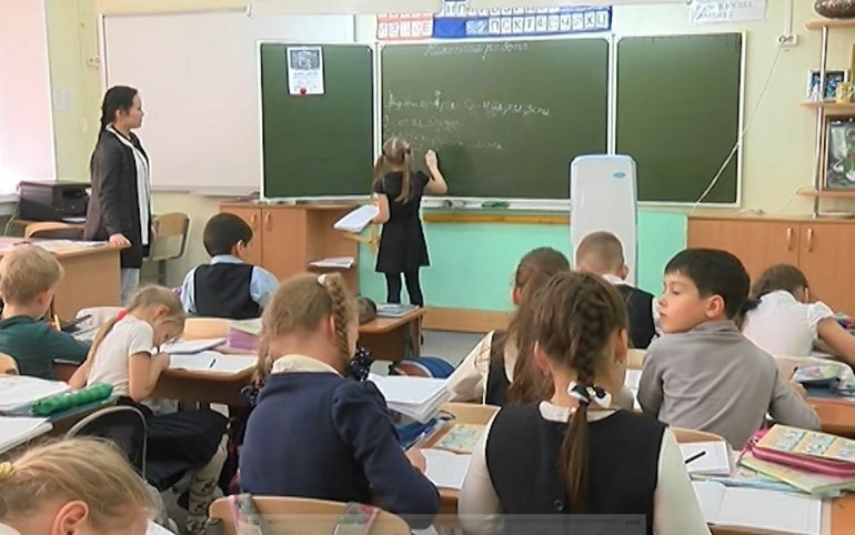 Средняя зарплата учителя в Хакасии - 38 тыс. руб.