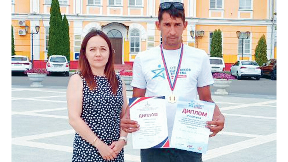 Алексей Кучеров и соцкоординатор Фонда «Защитники Отечества» Надежда Ткачёва