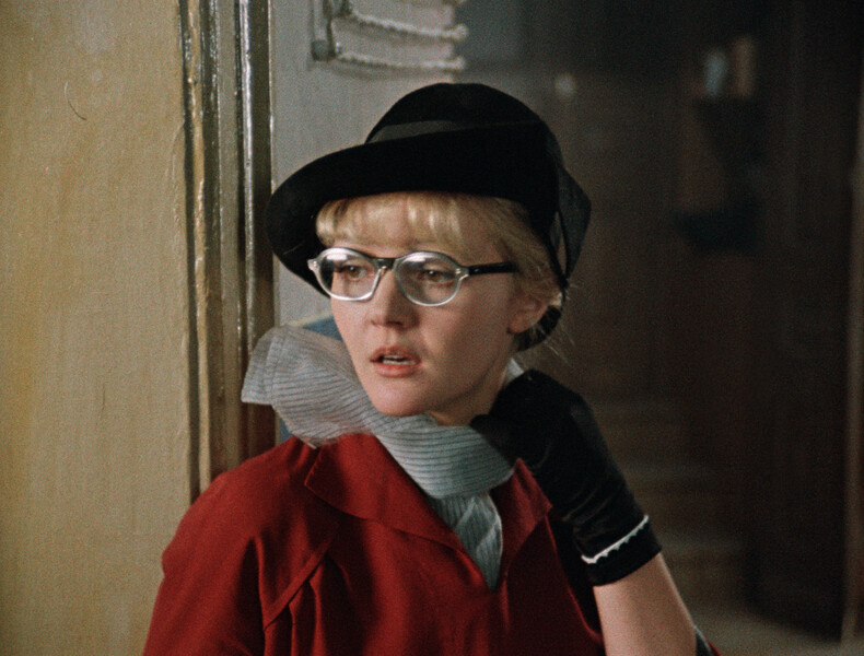 Фото: Марина в фильме "Покровские ворота"