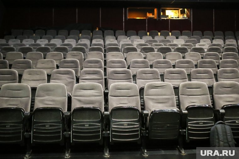  В Салехарде сорвалась закупка оборудования для кинозала  📷
