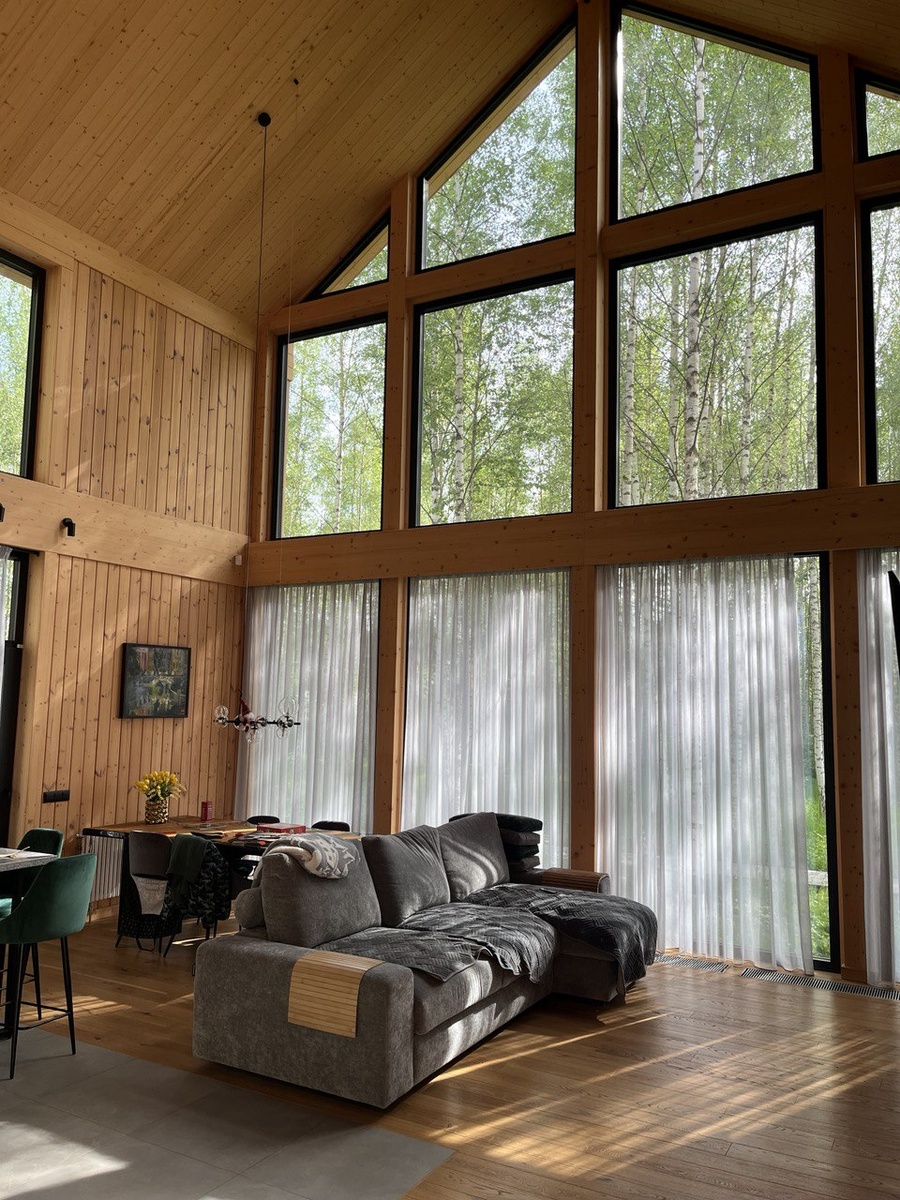 Второй свет в загородном доме из вертикального бруса NATURI