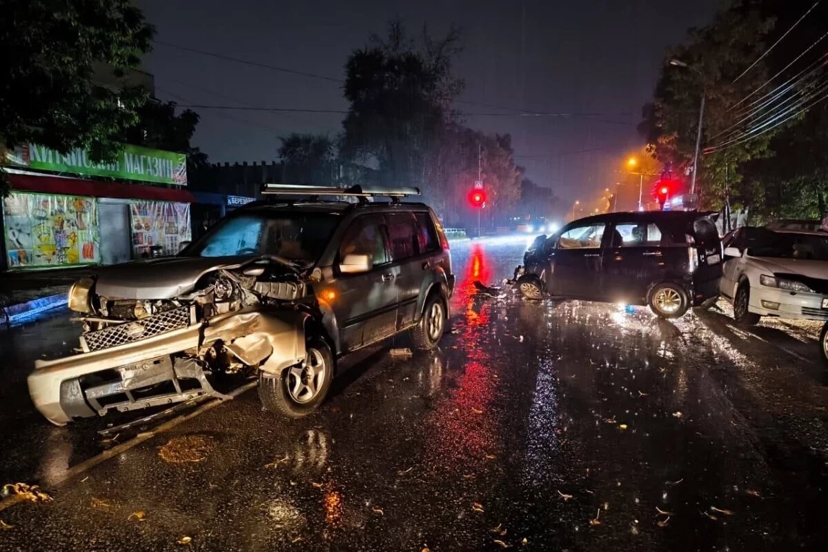    В Хабаровском крае водитель устроил тройное ДТП и уехал, пострадал ребёнок