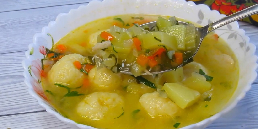 Потрясающий суп! Смело большую порцию готовьте. Благодарность тому, кто его придумал. Все едят с добавкой.