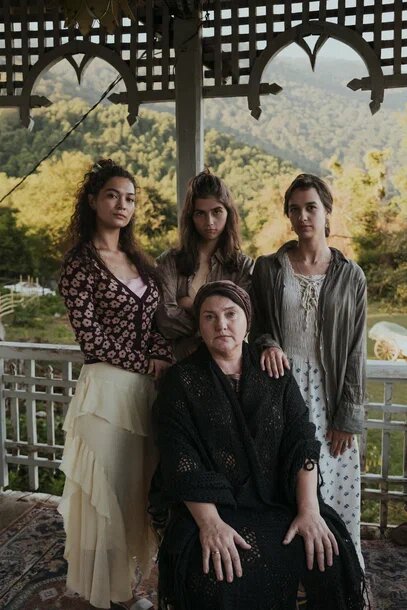 Инга Оболдина - красоточка, просто огонь. Какой характер! (фото: Кинокомпания Пионер)