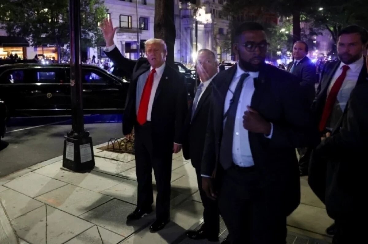    Трамп продемонстрировал безопасность в Вашингтоне, поужинав в ресторане