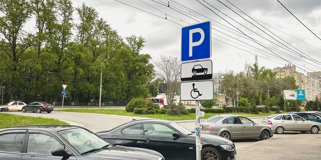 Больше 300 новых машино-мест: где в Омске сделают семь бесплатных парковок
