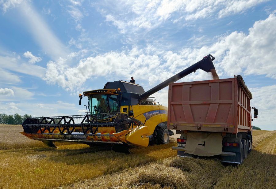     Аграрии Беларуси приближаются к намолоту 9 млн т зерна