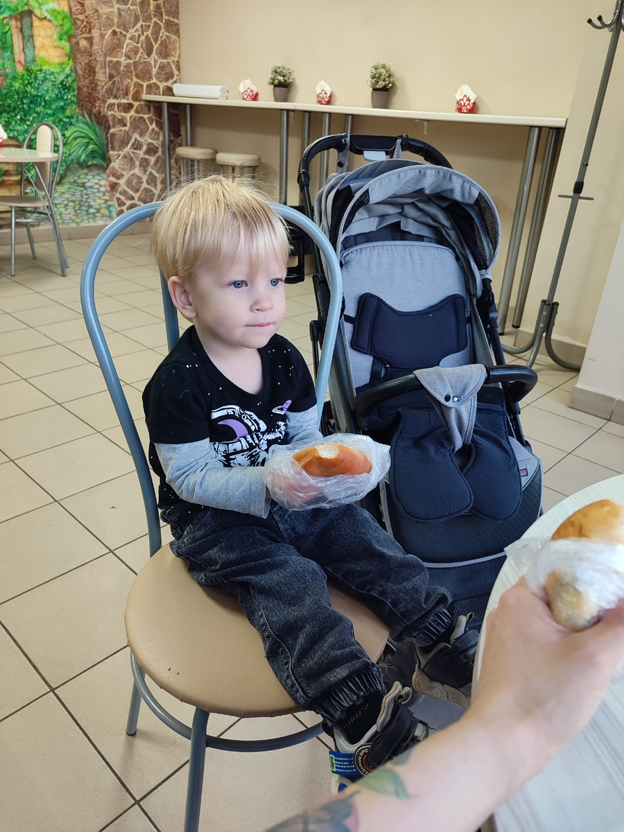 Фото автора разбавить текст