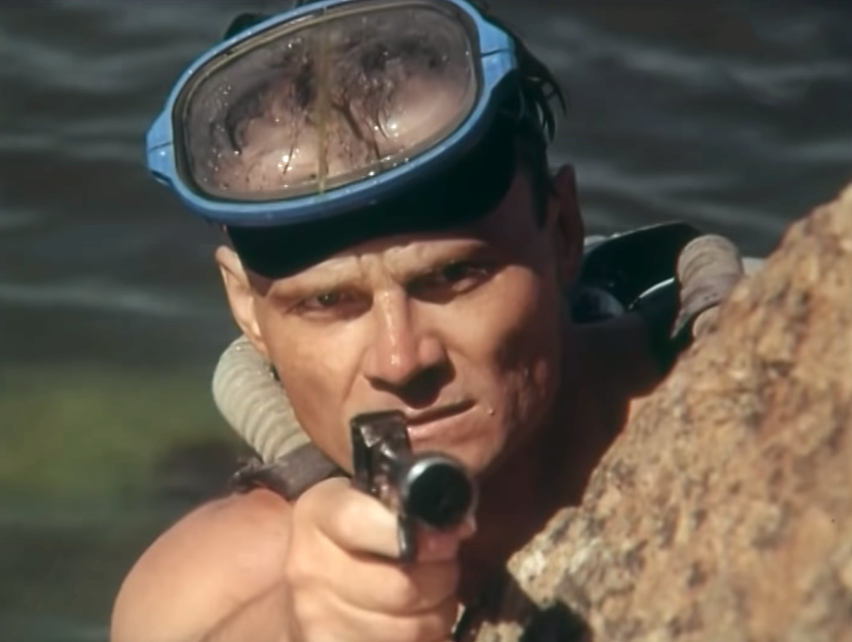 Вот, начиная с диверсанта, я его тогда, в первый раз, и смотрел...