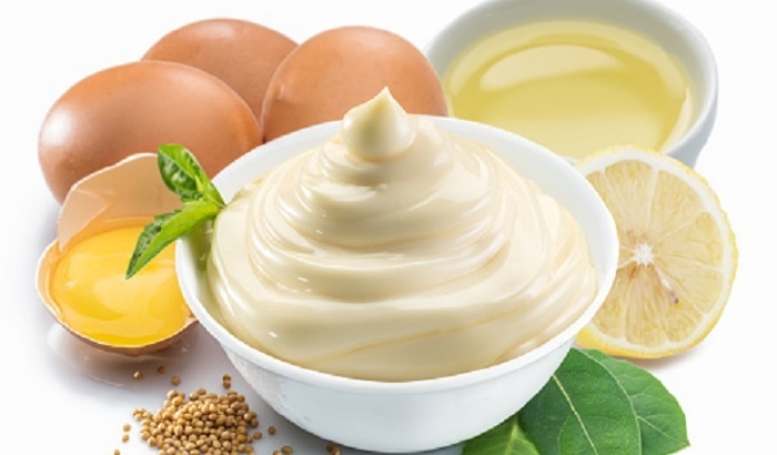    В России фиксируется падение продаж майонеза: россияне переходят на новые соусы